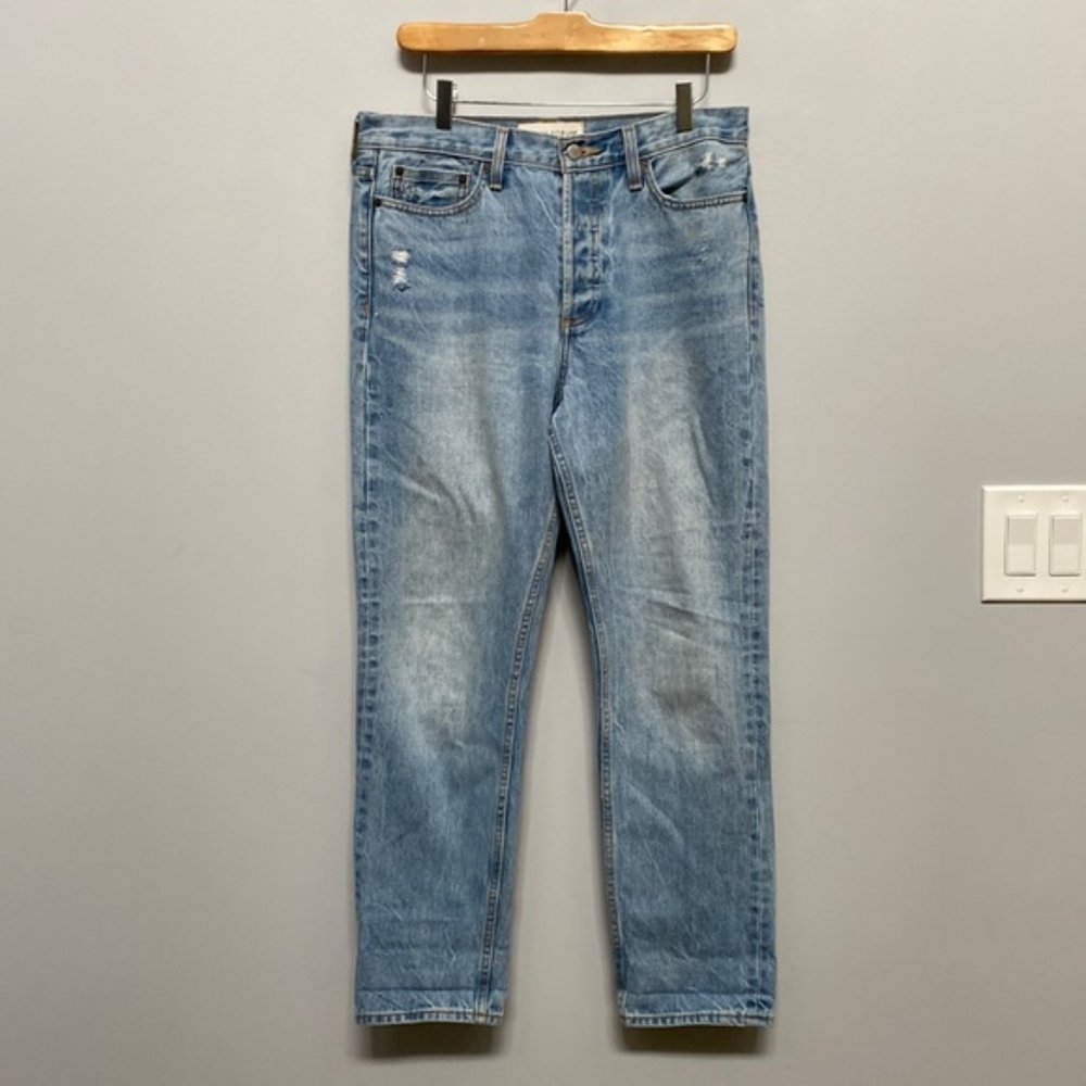 ❗️SOLD❗️Aritzia Denim Forum Distressed Ex Boyfriend Jeans Size 28 - Picture 3 of 12
